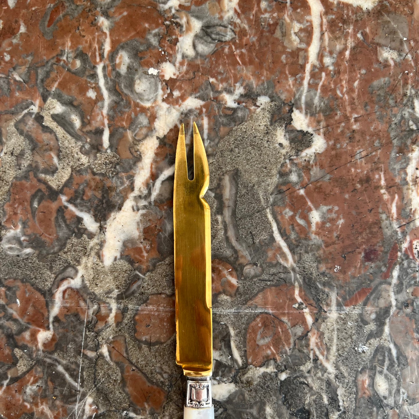 Melon knives and forks in mother-of-pearl and gold-plated metal