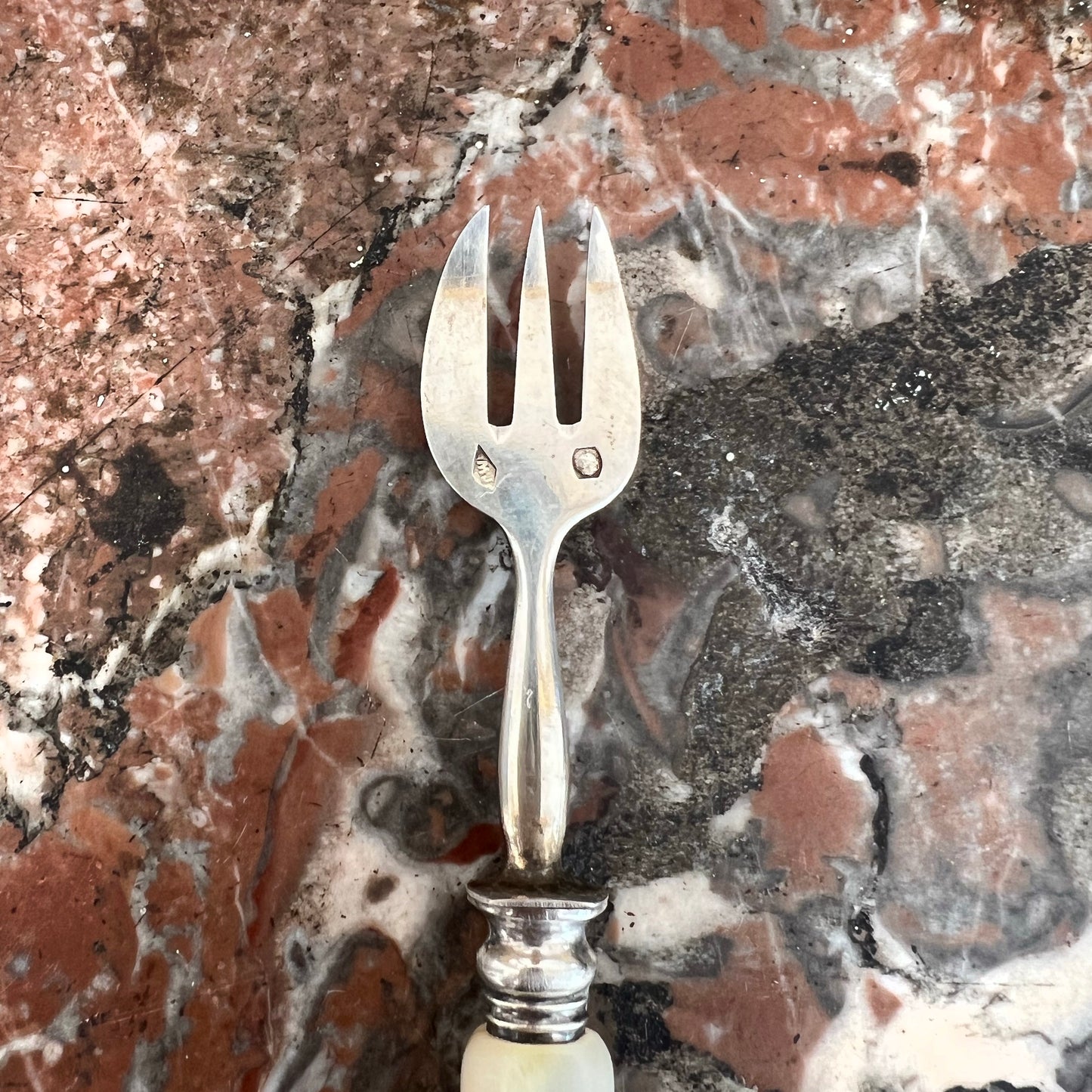 Fourchettes à huître, en nacre & argent massif, 11 pcs, XXe