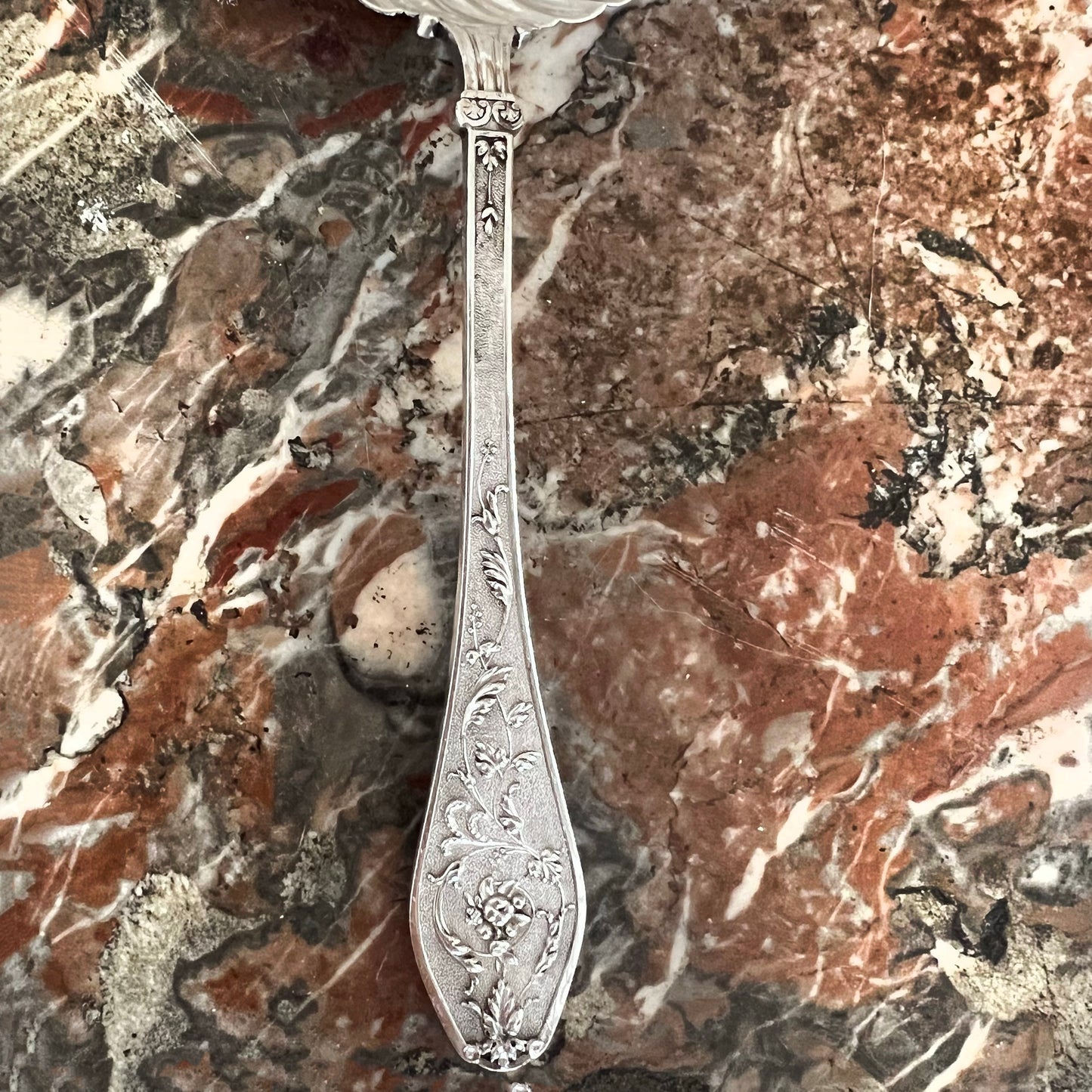 Cuillère à saupoudrer en argent massif, St. Louis XVI