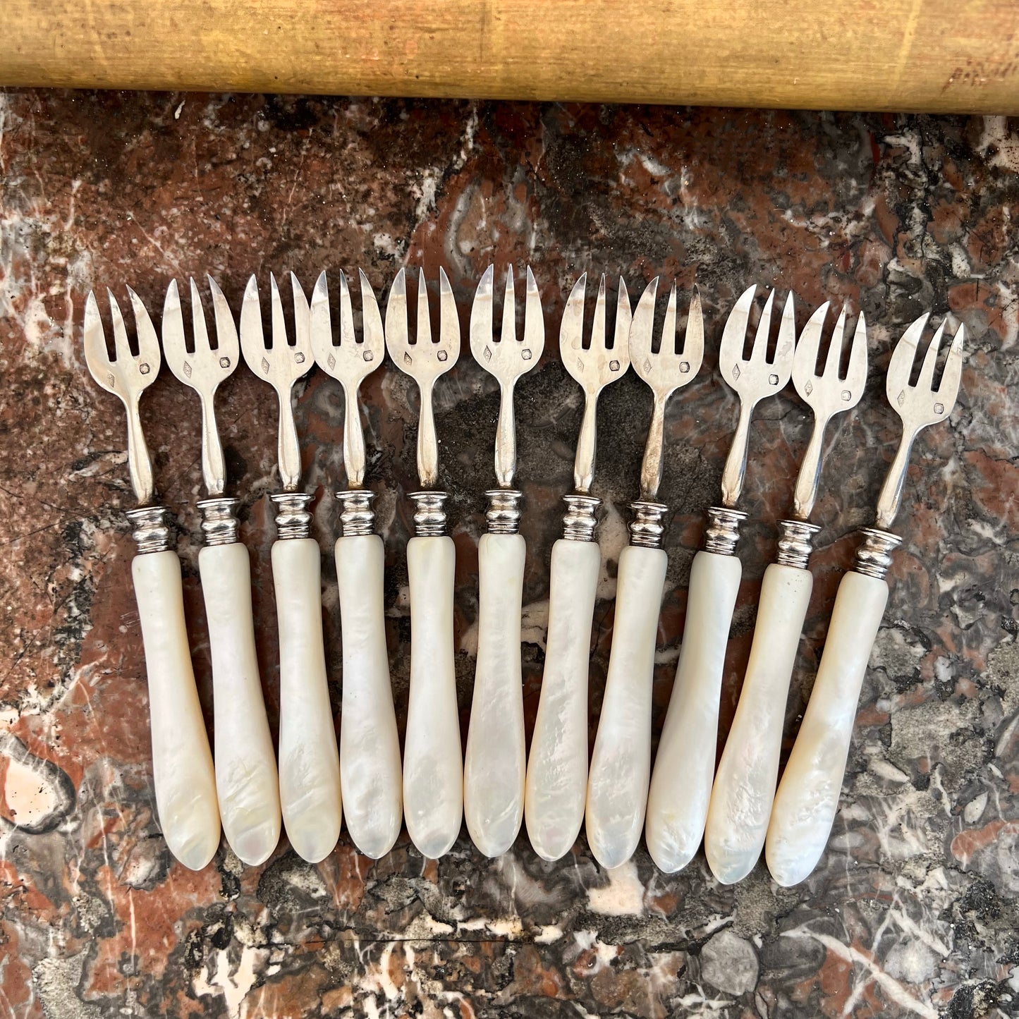 Fourchettes à huître, en nacre & argent massif, 11 pcs, XXe