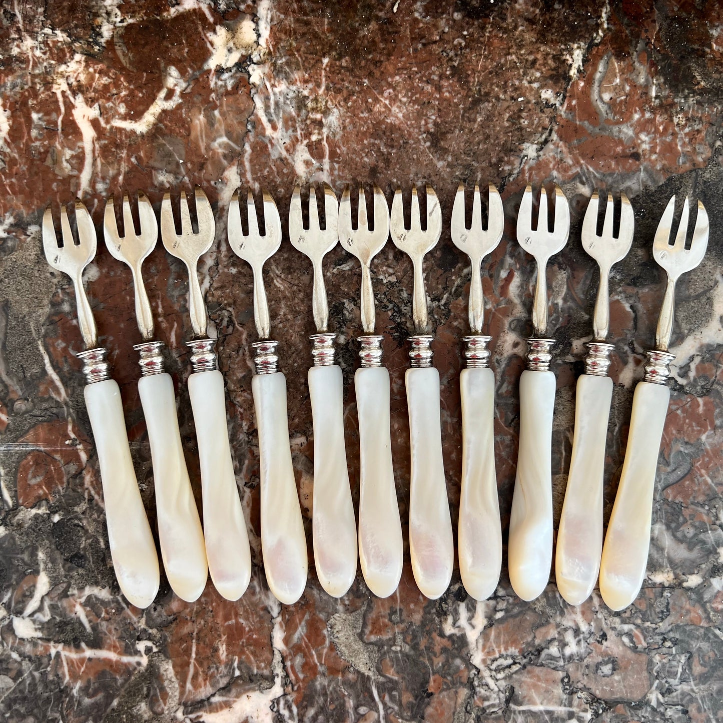 Fourchettes à huître, en nacre & argent massif, 11 pcs, XXe