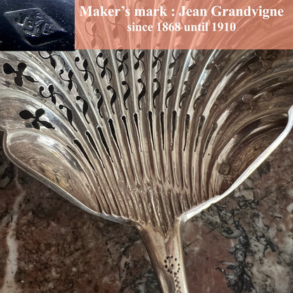 Cuillère à saupoudrer