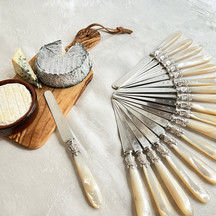 Mother-of-pearl and silver cheese knives, 18 pieces, 19th century