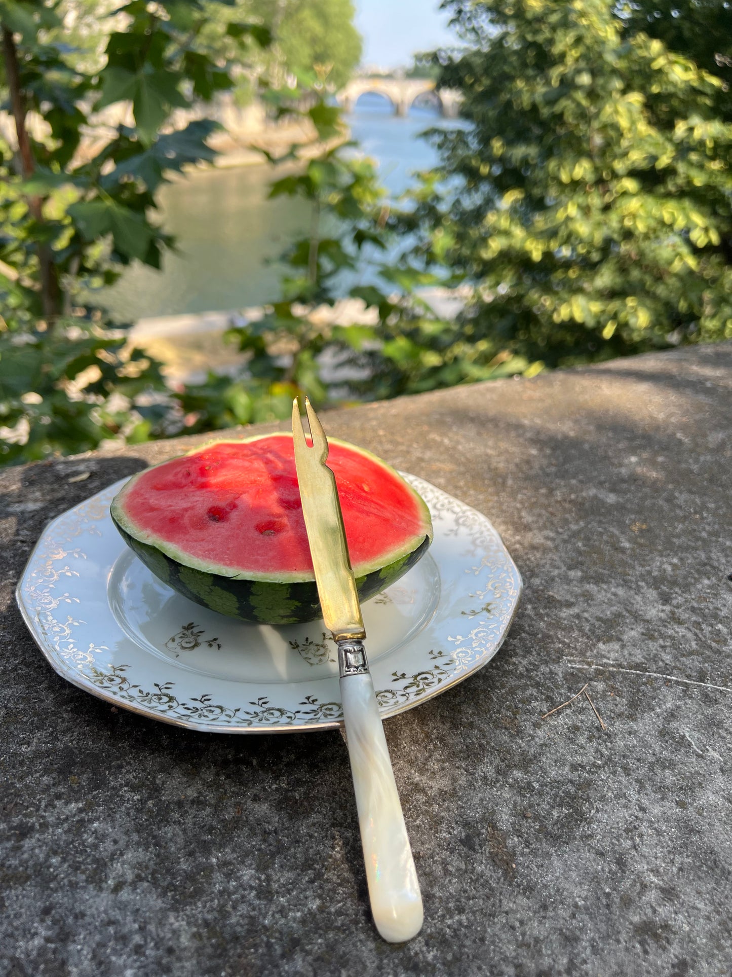 Couteaux fourchettes à melon en nacre et métal doré, 5 pcs (Déclassé)