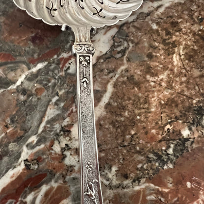 Cuillère à saupoudrer en argent massif