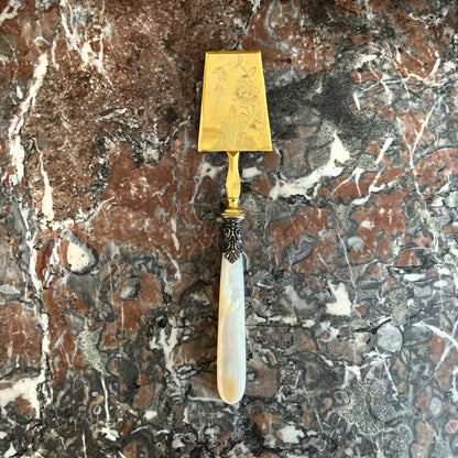 Service à foie gras, nacre & laiton