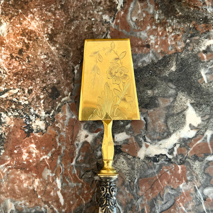 Service à foie gras, nacre & laiton