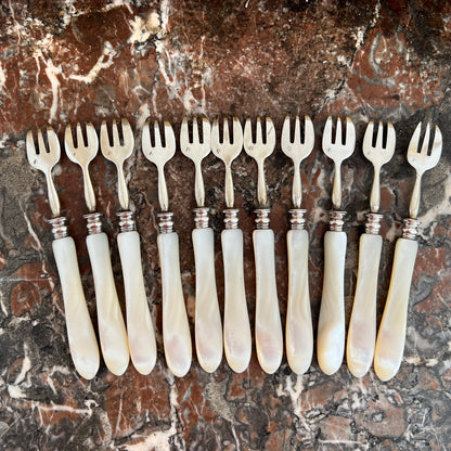 Fourchettes à huître, en nacre & argent massif, 11 pcs, XXe